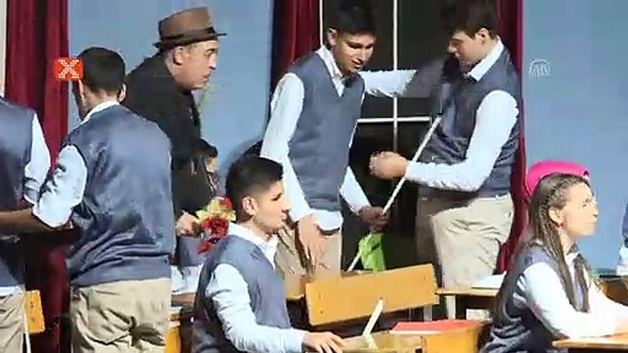Abdullah Avcı, "Hababam Sınıfı Parıltıyla" oyununda "Mahmut Hoca" oldu