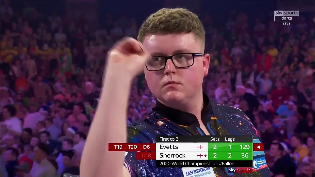 Une femme bat un homme aux fléchettes pour la première fois… dans une ambiance dingue !