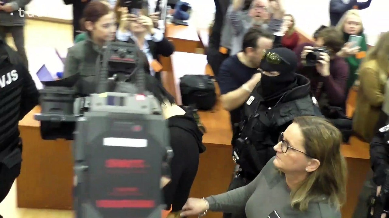 Obvinených z úkladnej vraždy novinára J. Kuciaka a jeho snúbenice M. Kušnírovej priviedli do súdnej siene