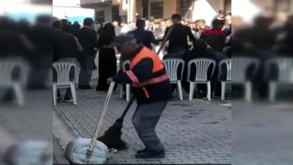 Mersin kendini ritme kaptırdı, hem oynadı hem temizledi-2