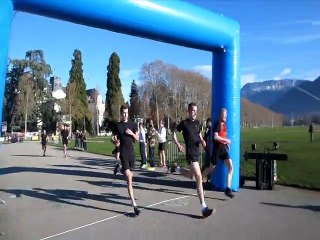 Des militaires du 27e BCA au bord du lac d'Annecy