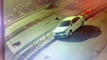 Zonguldak otomobilin yayalara çarpma anı güvenlik kamerasına yansıdı