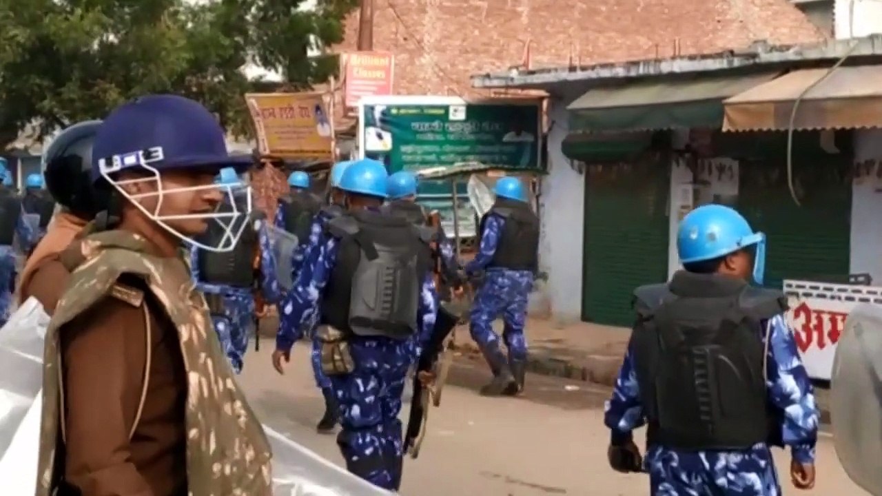 Indianos desafiam proibição e continuam com protestos contra lei antimuçulmana