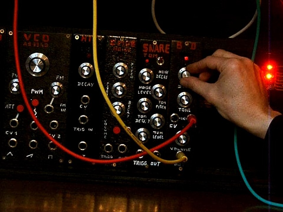 SYNTHETISEUR MODULAIRE DIY - BASS DRUM
