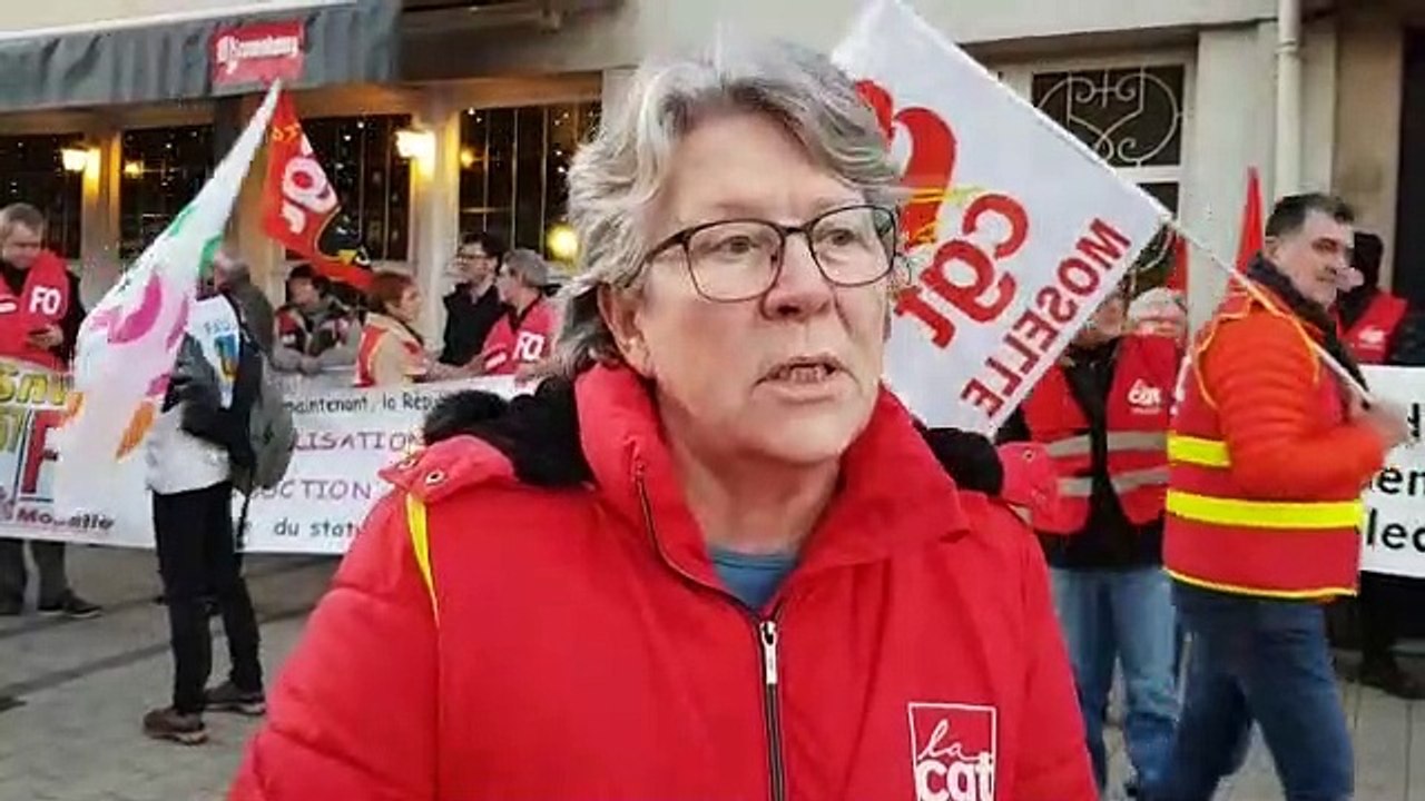 Sarreguemines : manifestation d'une intersyndical devant la permanence de la députée Nicole Trisse