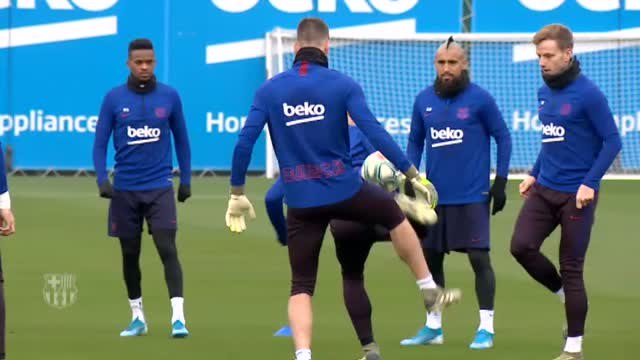 El FC Barcelona acude a entrenar tras el clásico