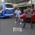 La brutal pelea entre conductores de autobuses y ciclistas