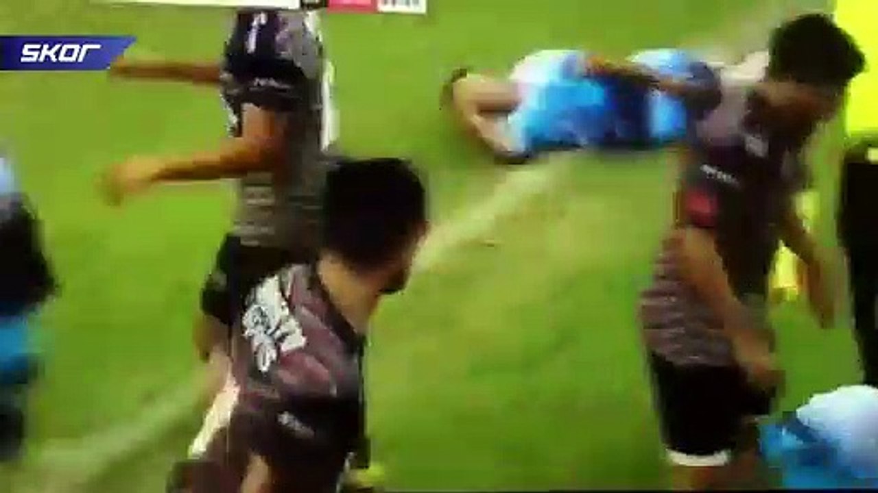 Böyle acımasız faul görülmedi!