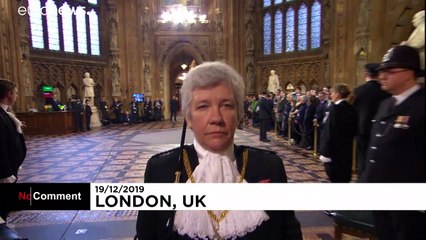 Queen opens new session of UK parliament