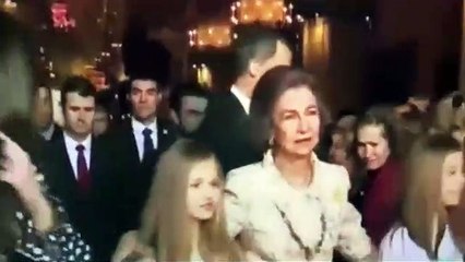 Letizia evita que la reina Sofía se haga una foto con sus dos nietas