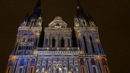 Télécharger la video: Le son et lumière Lucia illumine la cathédrale