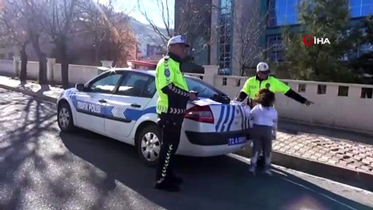 Trafik polisi, denetimde durdurduğu eşine ceza kesti