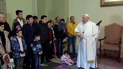 Papa pede esvaziamento de campos de refugiados