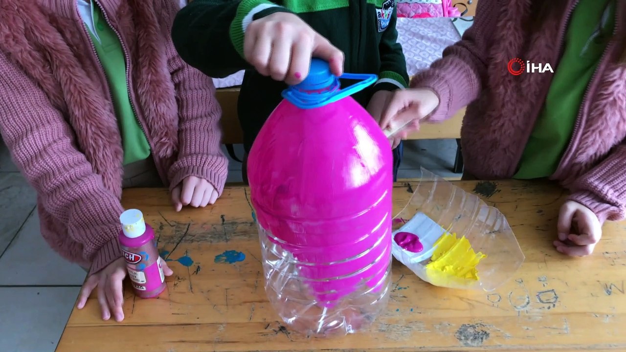 Kuslar Ac Kalmasin Diye Pet Siselerden Yemlik Yaptilar Dailymotion Video