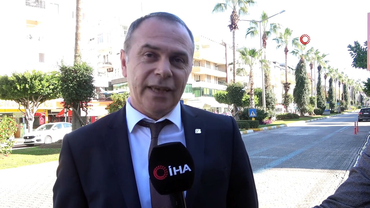 Trafik polisinden hayat kurtaran müdahale...Kalp krizi geçiren sürücüyü polis hayata bağladı