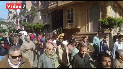 المئات يشيعون جثمان شقيقة مرتضى منصور بقرية بشالوش فى الدقهلية