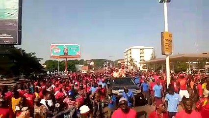 Le cortège des manifestants arrivte au Belvédère