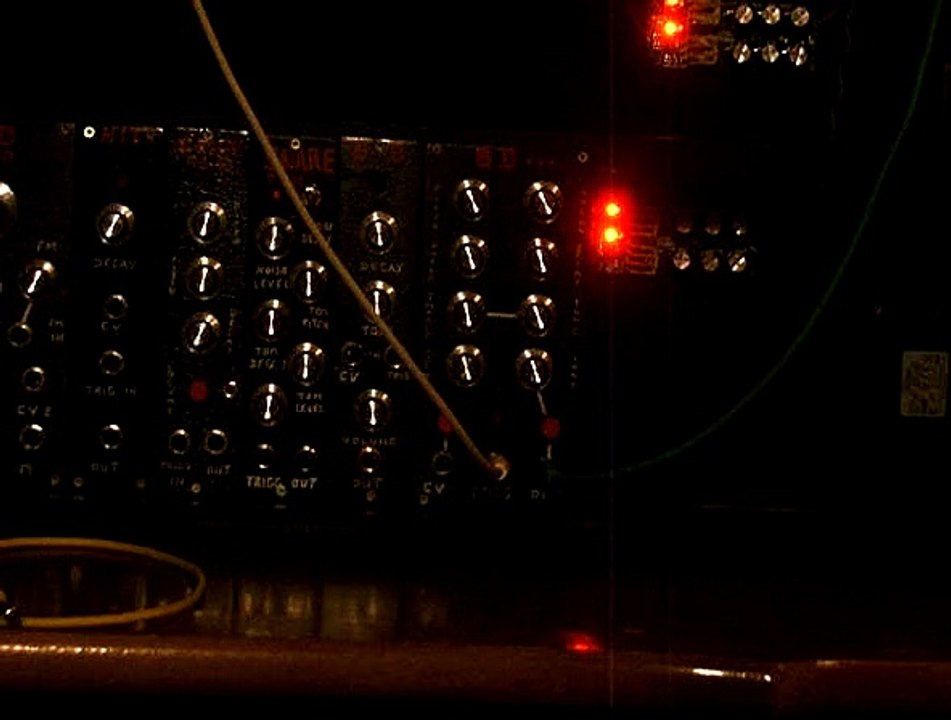 SYNTHETISEUR MODULAIRE DIY - BASS DRUM ++