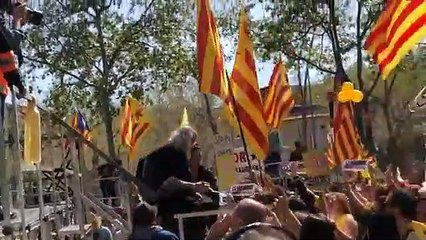 El ataque de los 'indepes' con pancartas pro ETA a los periodistas de Antena 3