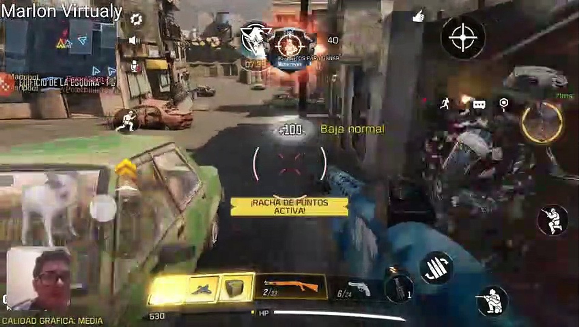 Jugando Call Of Duty Mobile.