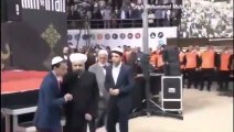 Abdülhamit Gül'den tarikat liderinin elini öpmesiyle ilgili açıklama