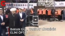 Bakan Gül, tarikat liderinin elini öptü