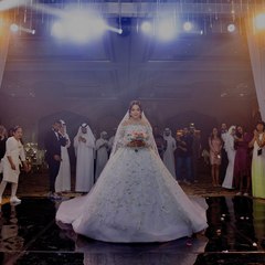 لحظة دخول مشاعل الشحي على المدعوين لزفافهما الثاني