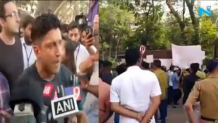 Farhan Akhtar joins protest against Citizenship Act in Mumbai