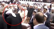 Bakan Gül, tarikat liderinin elini öptüğü görüntüye ilişkin açıklama yaptı