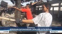 Pedagang Pasar Dungingi Gorontalo Bersihkan Sisa Kebakaran
