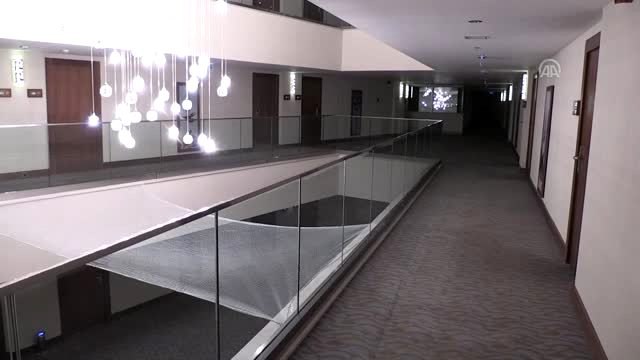 Temizlik görevlileri, otel odasında buldukları 7 kilo tarihi altın parayı otel yönetimine teslim...