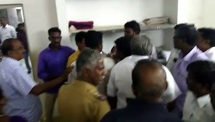 கடலூர் தேர்தல் அதிகாரியை சரமாரியாக தாக்கும் அதிமுகவினர்.. வைரலாகும் வீடியோ