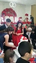 Un mariage arrangé qui ne plaît pas du tout au marié