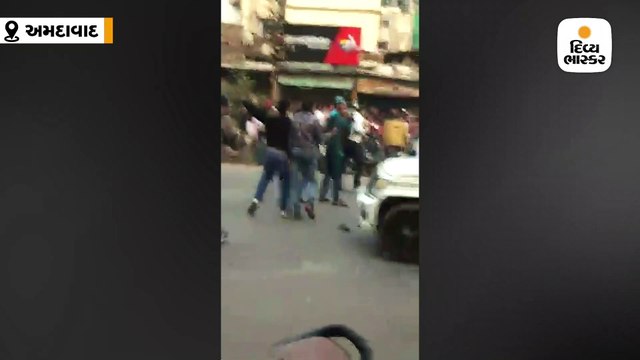 અમદાવાદના શાહઆલમમાં પોલીસને પથ્થર મારવા કોઈ ઉશ્કેરતું હતું, એક વીડિયો સામે આવ્યો