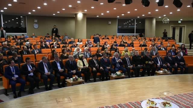 Vali, Başsavcı ve eski milli futbolcu, down sendromlu çocuklarla halay çekti