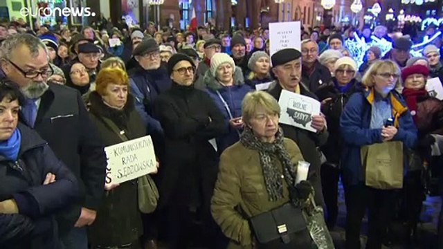 Польша протестует против закона-намордника
