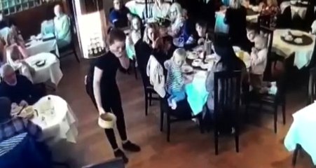 Genç kız, 2 yıl boyunca yaptığı sakarlıkları tek videoda derledi