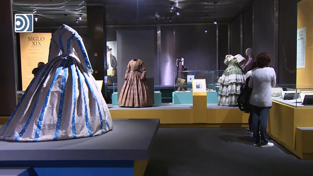 Exposición ¡Extra, moda! en el Museo del Traje de Madrid