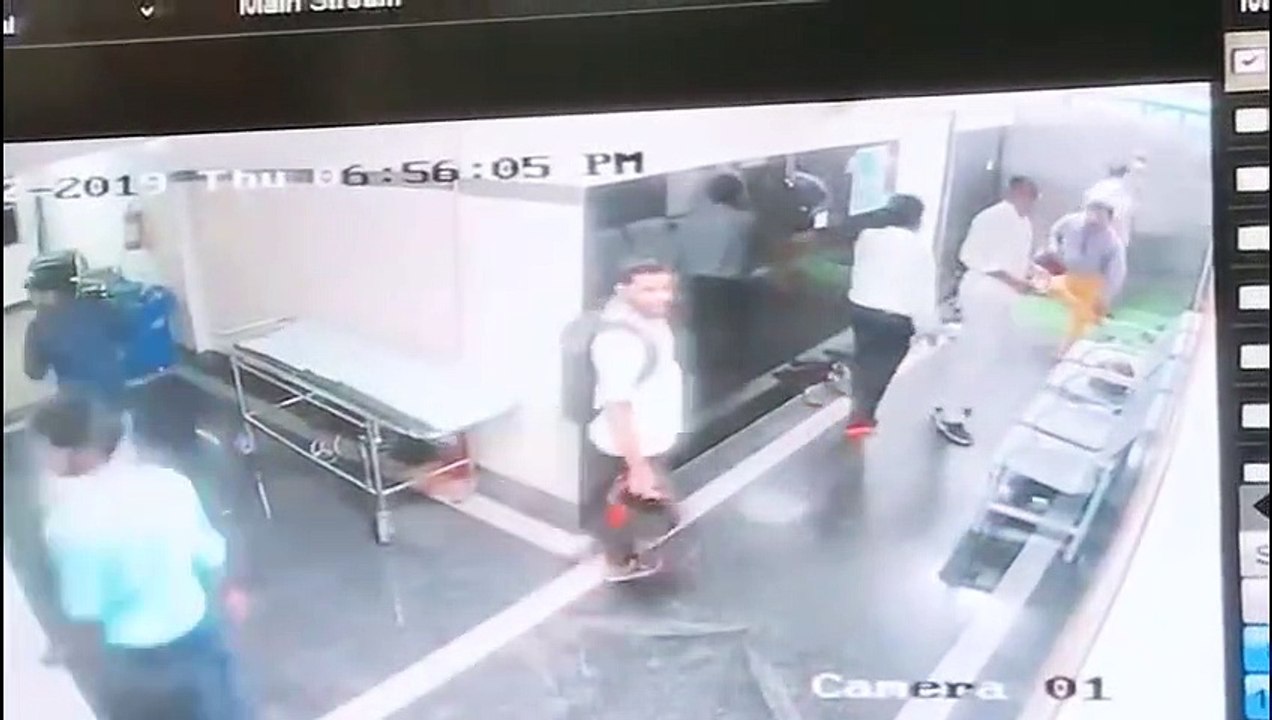 Mangaluru Police enter Highland hospital- Swing police batons in ICU