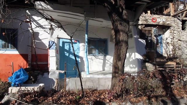 Erzurum'daki köy yangınında 10 ev, 2 ahır kullanılamaz hale geldi