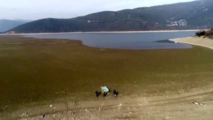 Bursa ovasını sulayan Gölbaşı Göleti'nin büyük bölümü kurudu