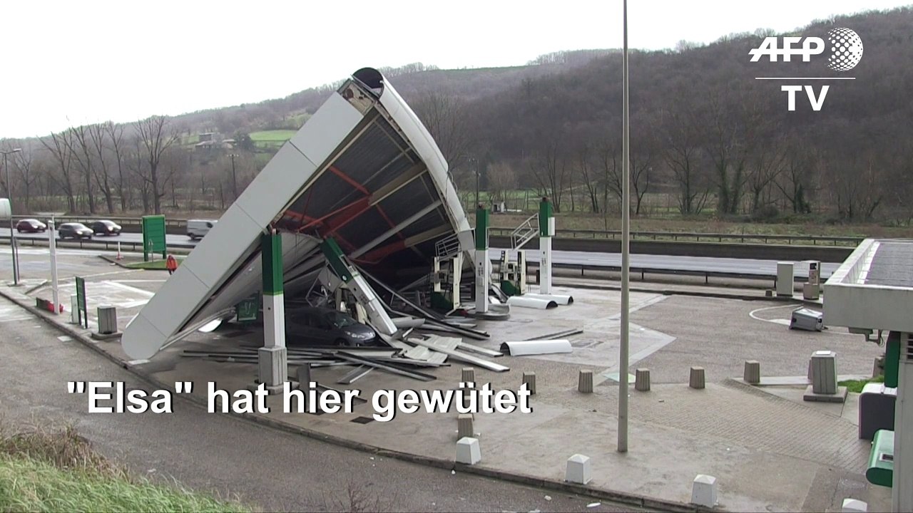 Sturm 'Elsa' reißt Dach von Tankstelle um