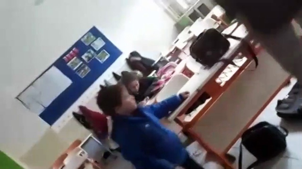 Rezalet görüntü! Öğretmen, engelli öğrencisini darp etti