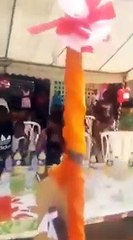 CARMEN SAMA À L'ARBRE DE NOËL AVEC LES TOUT PETIT AU QUARTIER DE SON DÉFUNT MARI DJ ARAFAT ️