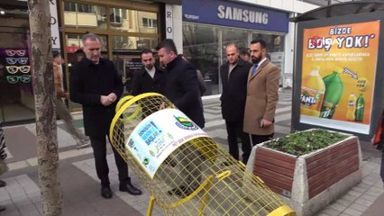 Pet şişe kafesleri caddelerde yerini alıyor