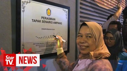 Zuraida refuses to comment on party issues, plans to tour the country next year