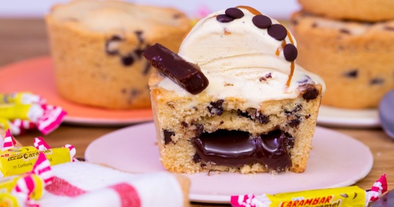 Vous aimez les cookies ? Laissez-vous tenter par le cupcake glacé au cœur carambar coulant