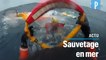 Sauvetage en mer de deux membres d'équipage d'un voilier français