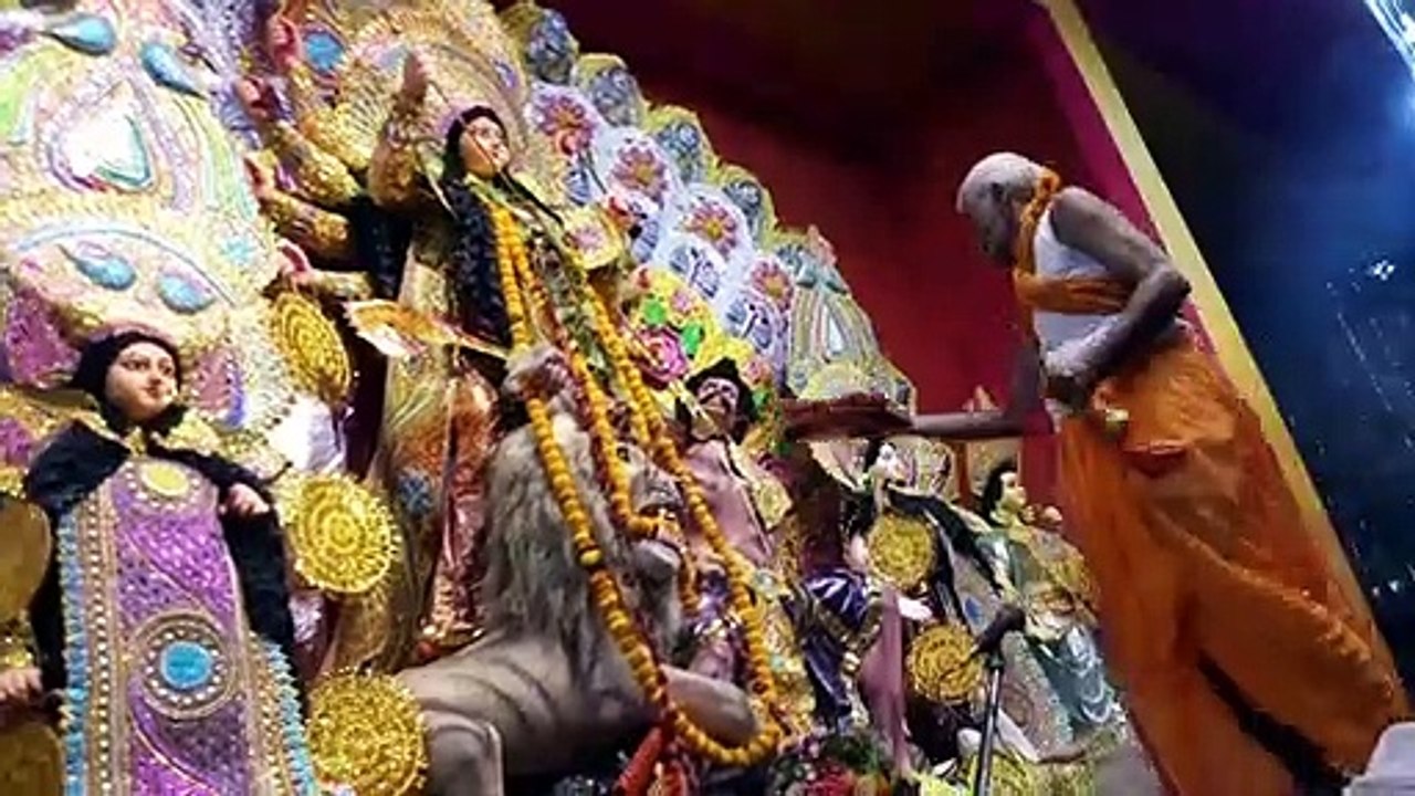 Durga Aarti Dance | Aarti Dance | Dancing Priest | Purohit Dance | Dancing Purohit | Durga Puja Dance | Purohit Dancing in Durga Puja | Kolkata Durga Puja | Durga Aarti | Durga Idol