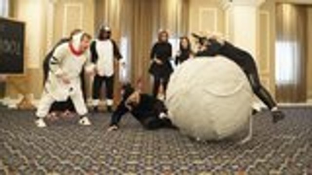 Taylor Swift, James Corden and Cast of 'Cats' Take Cat School | THR News